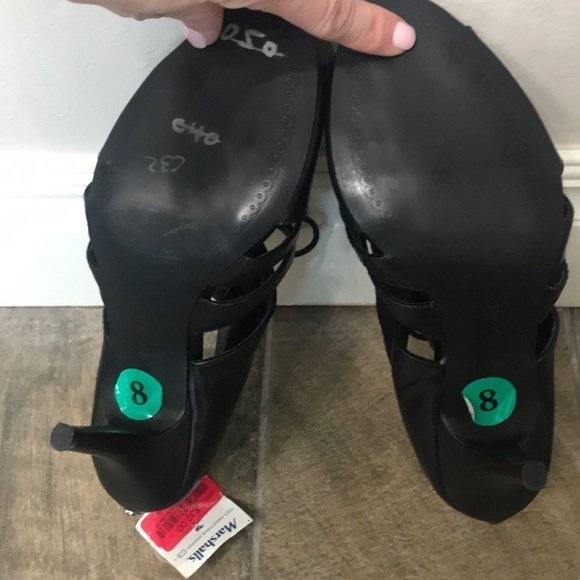 Tahari Black lidoII leather heels. NWT size 8M - Picture 6 of 8